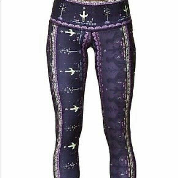 Teeki Legging Women Small Gray Crop Capri Cactus Southwest Horse Desert Wild - Picture 7 of 7